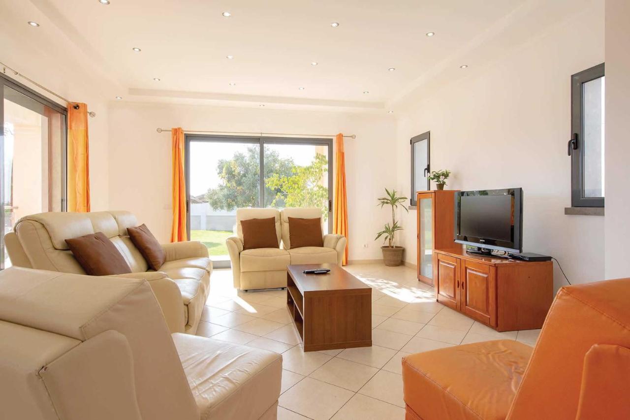 Villa Ruana - 5 bedrooms on Suite- Free out door Hot Jacuzzi - By Bedzy,  Albufeira – Prețuri actualizate 2023