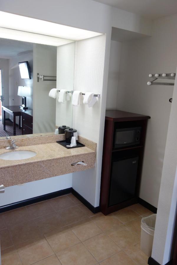 Parkway Inn — photo 16