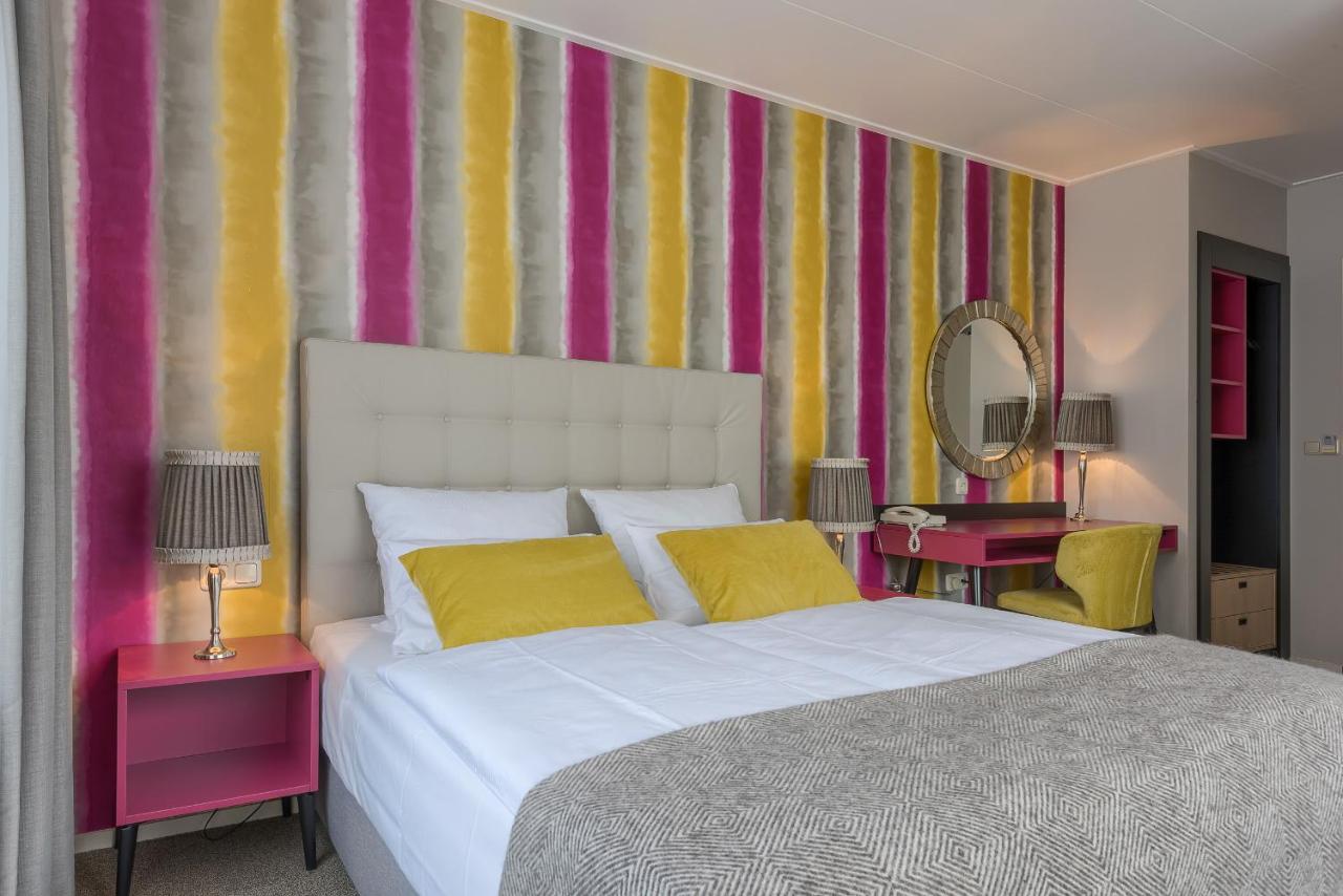 Een bed of bedden in een kamer bij Hotel Op Diek