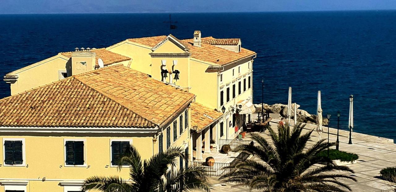 Korty tenisowe: AAY- Best Corfu Town & Sea Apart 2bedroom Renovated + lift / Comfy&Design+WiFi