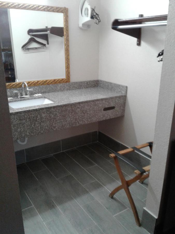 Budget Inn — photo 7