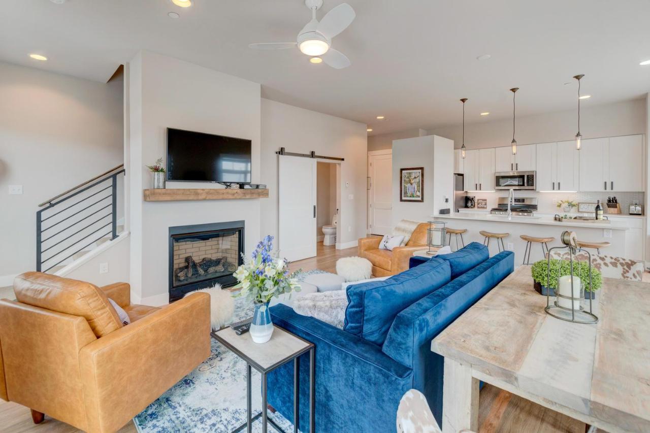 New Luxury Loft #1 Near Resort With Huge Hot Tub & Views -FREE Activities & Equipment Rentals Daily