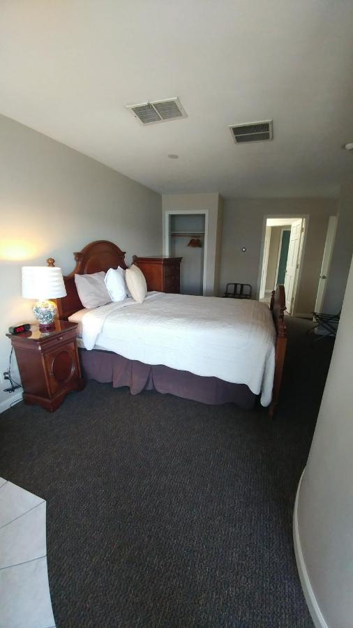 Snug Harbor Inn — photo 18