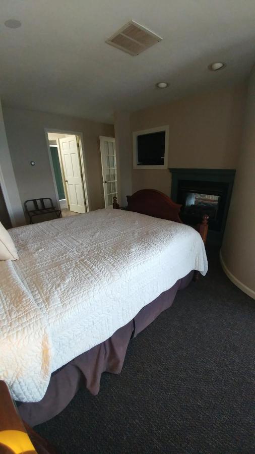 Snug Harbor Inn — photo 19