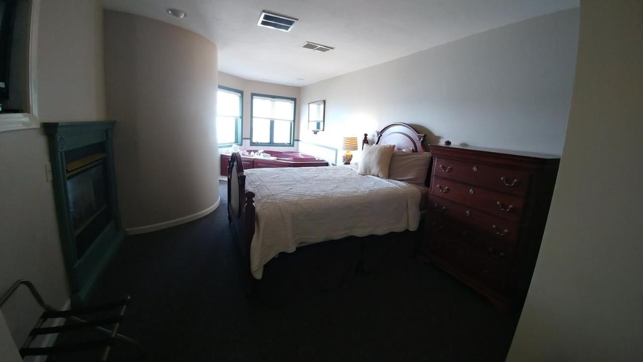 Snug Harbor Inn — photo 22