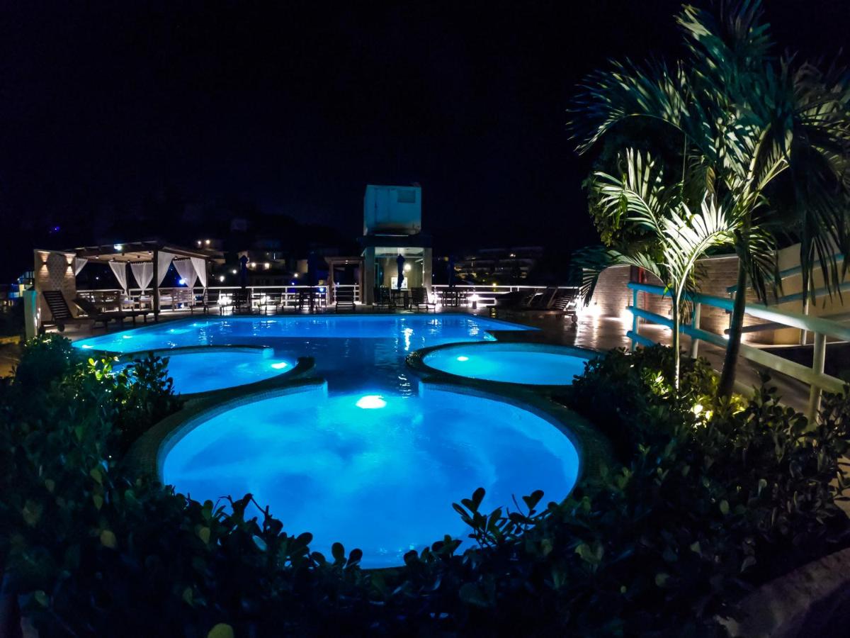 Heated swimming pool: Hotel Pousada Experience João Fernandes