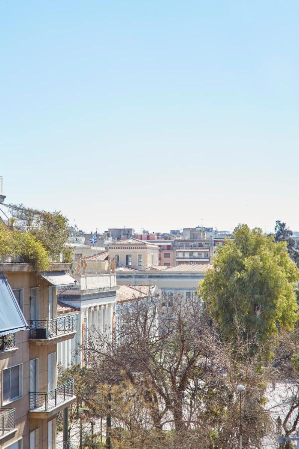 Luxury n Chic Athens Museum Apt - 2