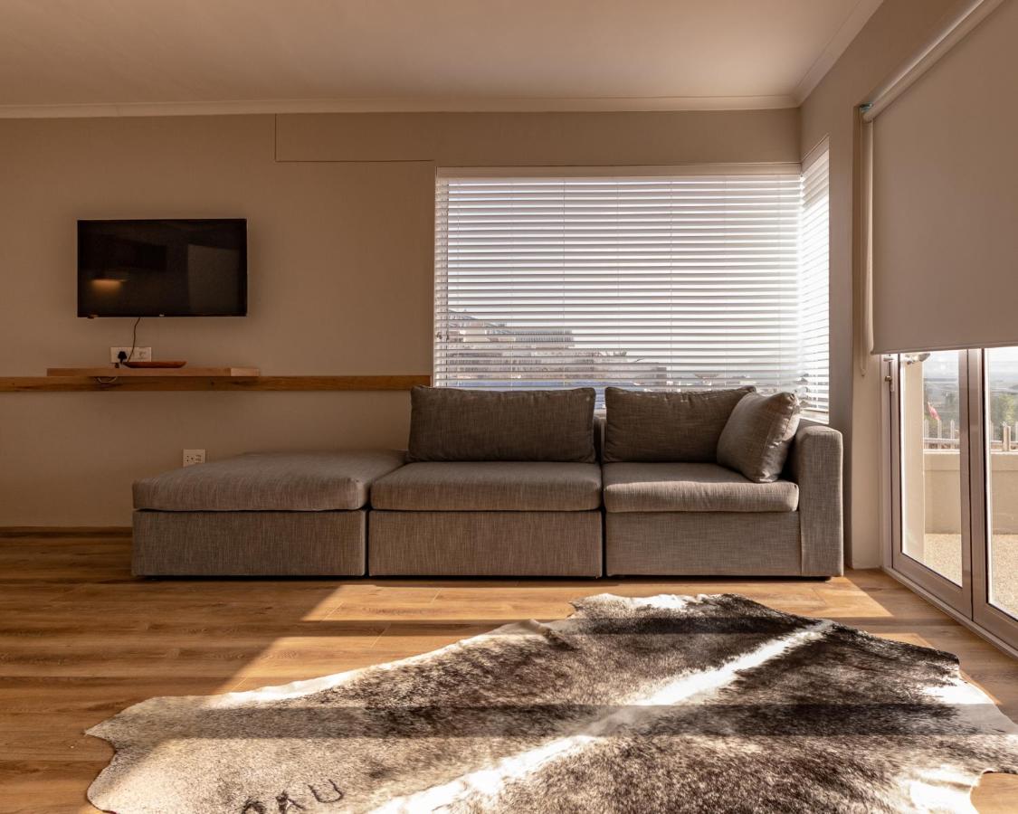 Small Bay Beach Suites - 5