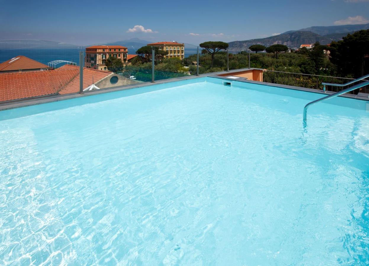 Rooftop swimming pool: Hotel Palazzo Guardati