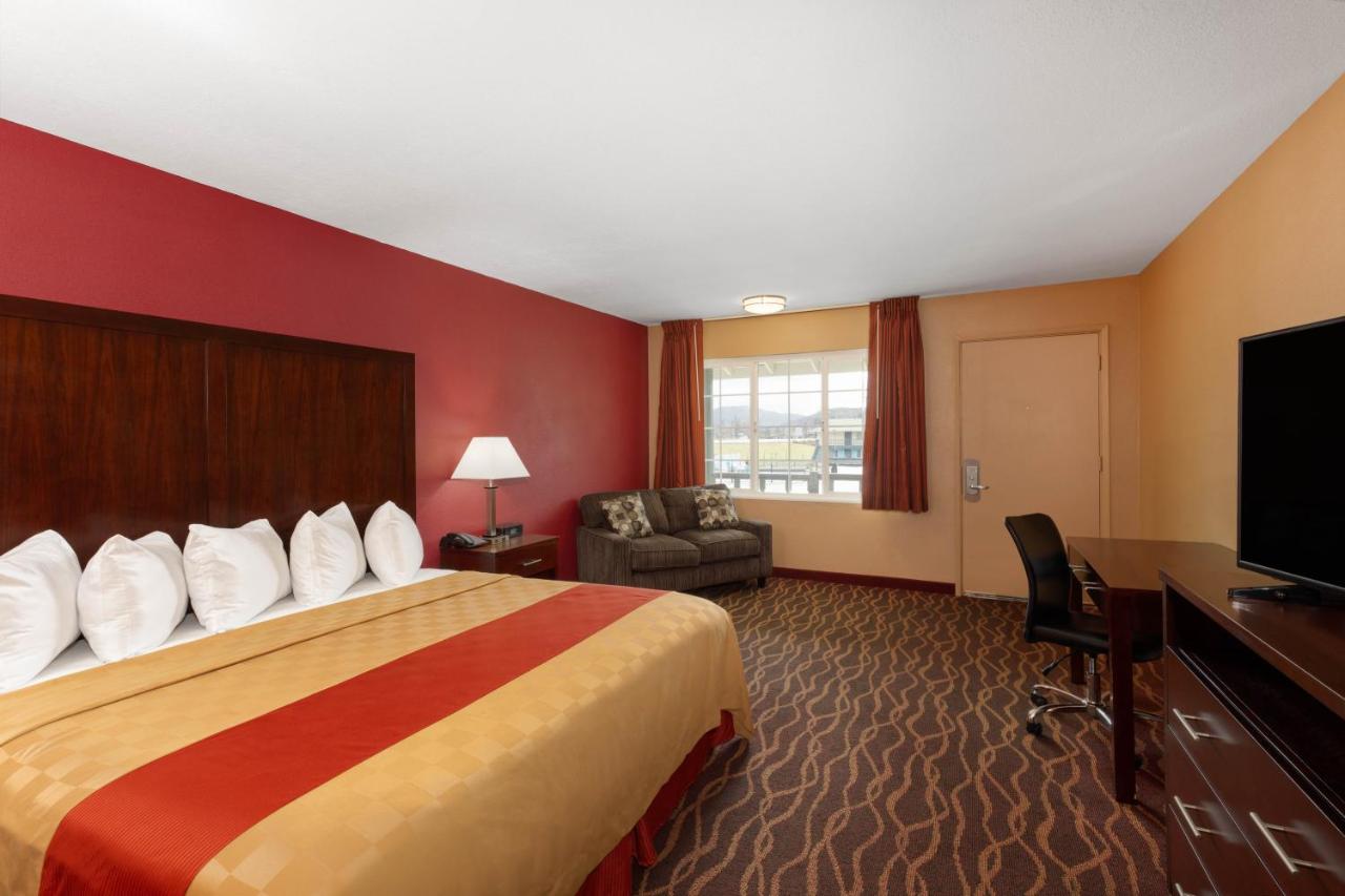 Roseburg Value Inn — photo 19