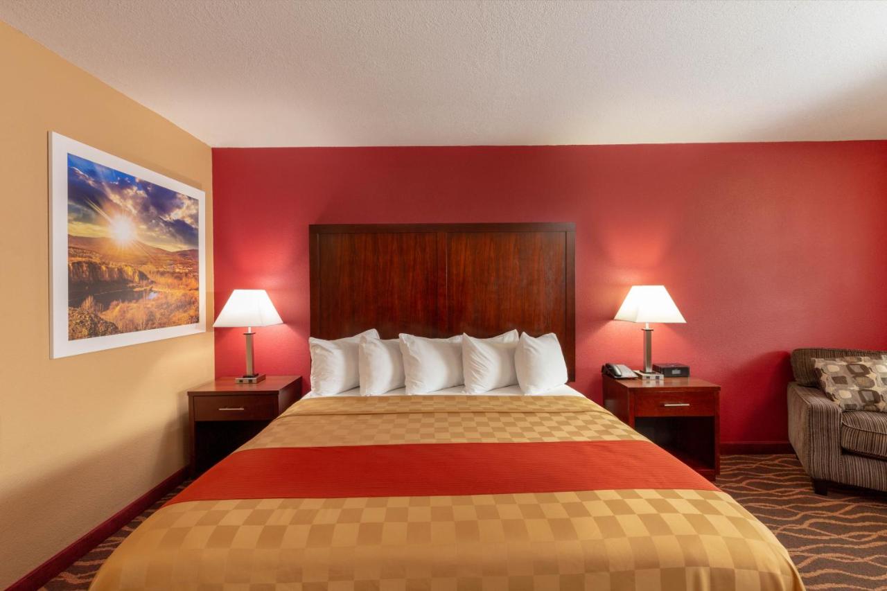 Roseburg Value Inn — photo 15