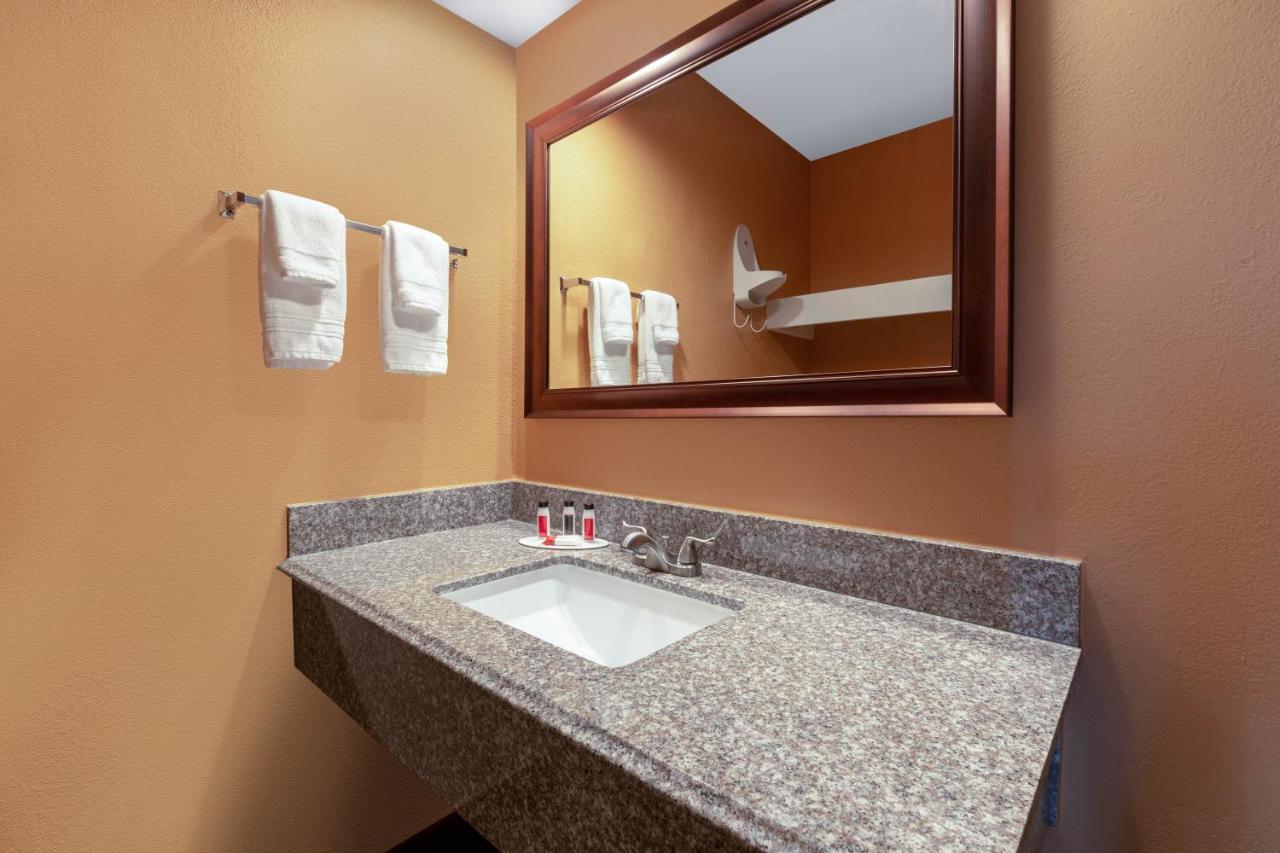 Roseburg Value Inn — photo 13