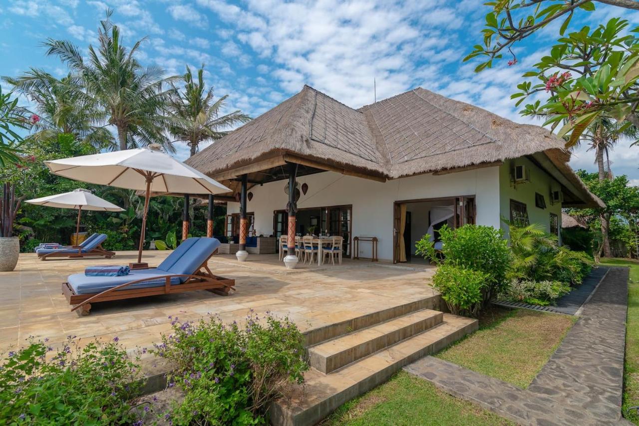 Фото Villa Agus Mas - Serene & calm beachfront villa!