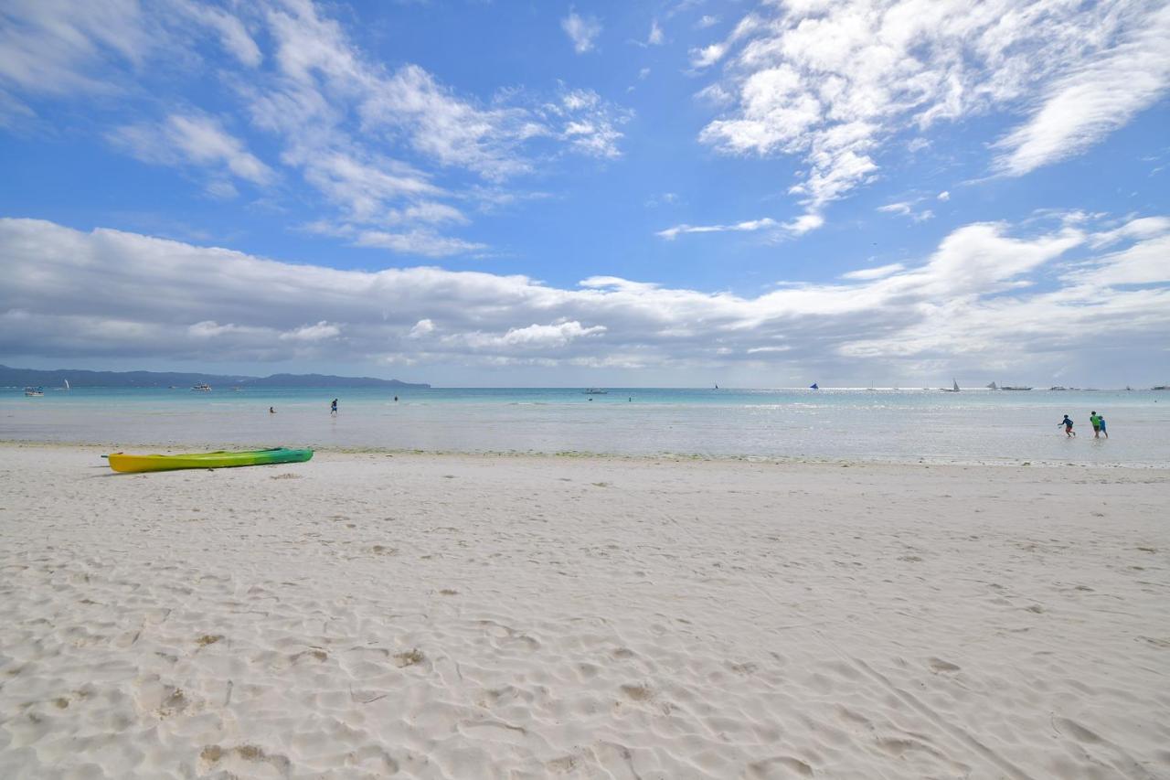 Beach: One Azul Boracay