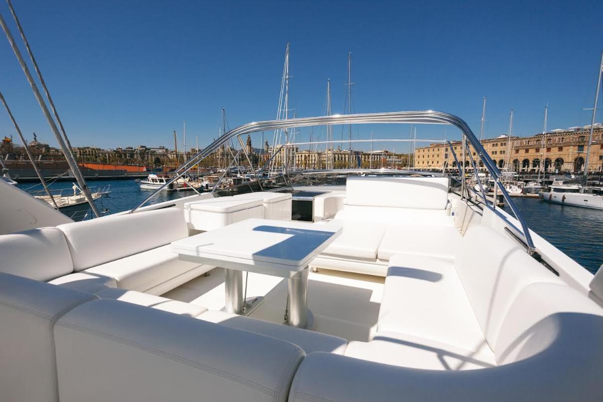 Boat Sanlorenzo 82 Motor Yacht, Barcelona, Spain - Booking.com