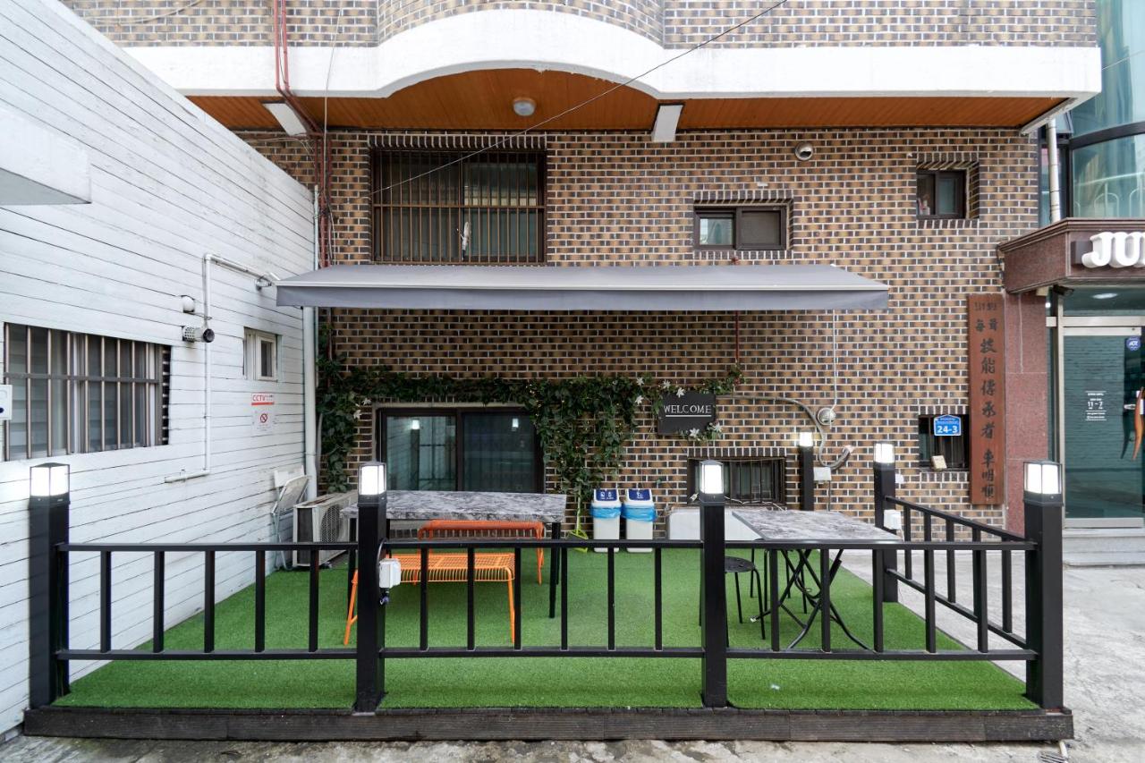 Jun Guesthouse - 4