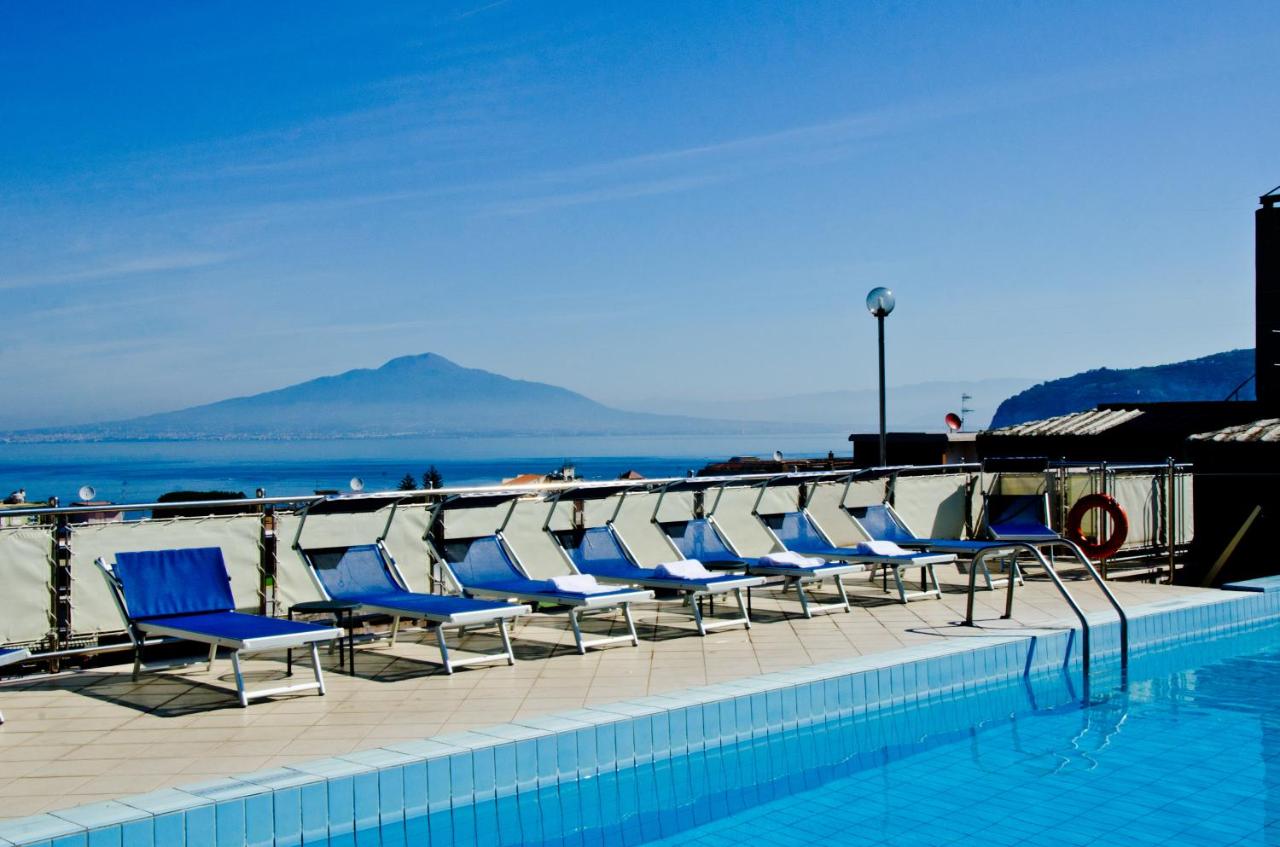 Rooftop swimming pool: Grand Hotel Cesare Augusto