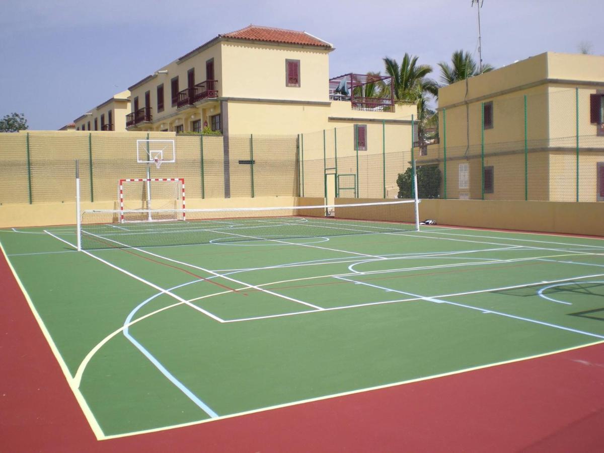 Tennis court: Bungalows Maspalomas Oasis Club - All Inclusive.
