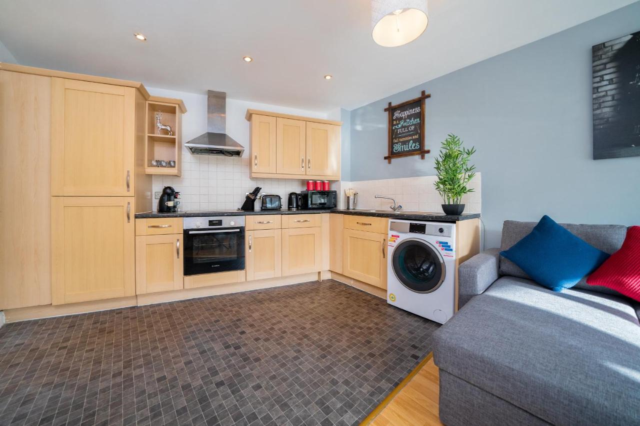Ashleigh two bed apartment in the heart of watford photo