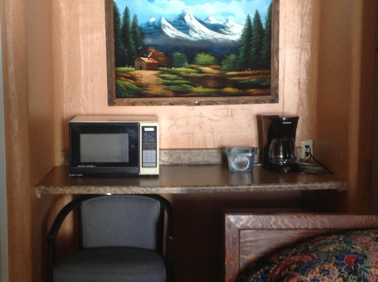 Chemult Motel — photo 15