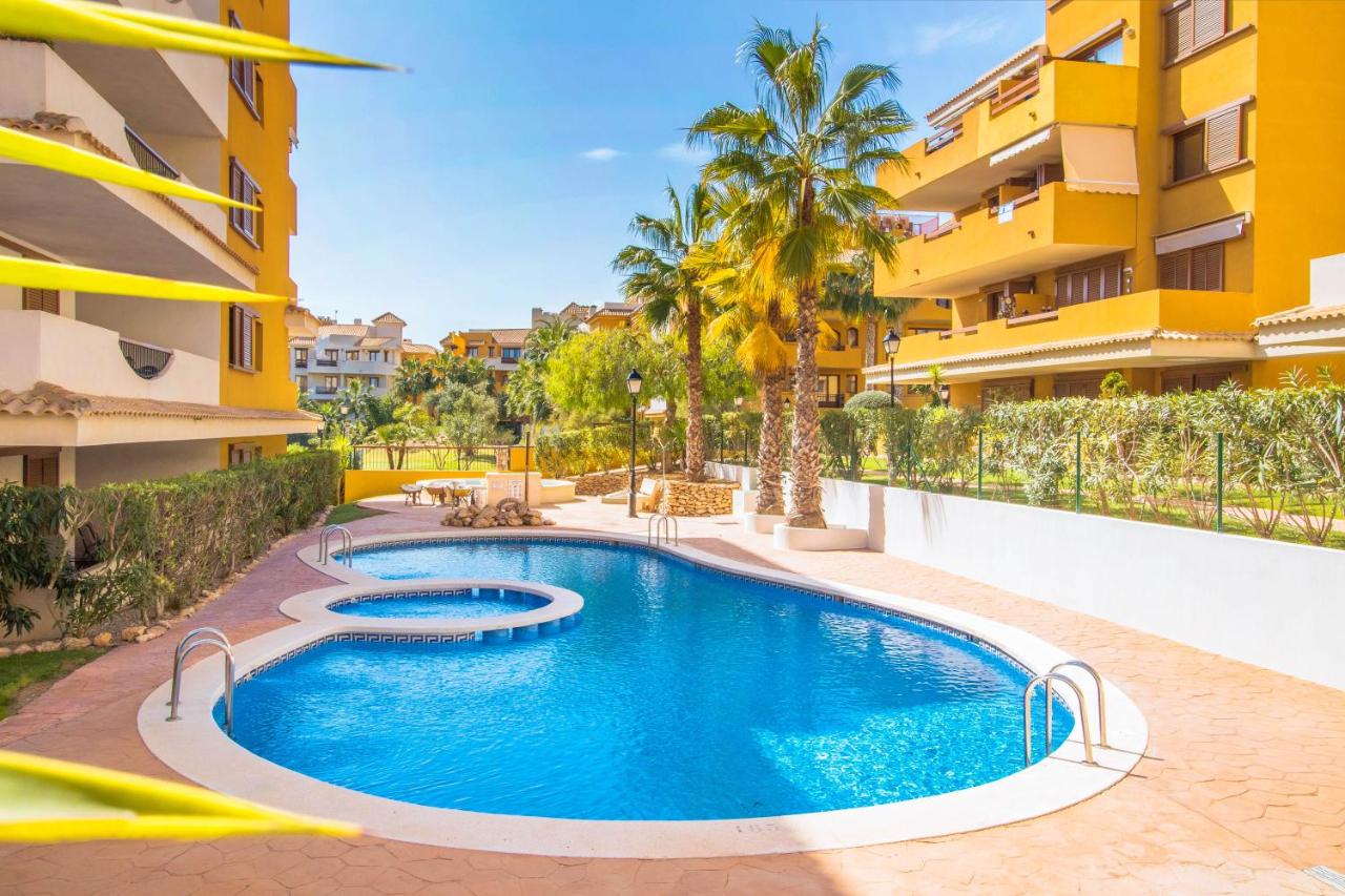 LA ENTRADA, Torrevieja – Bijgewerkte prijzen 2022