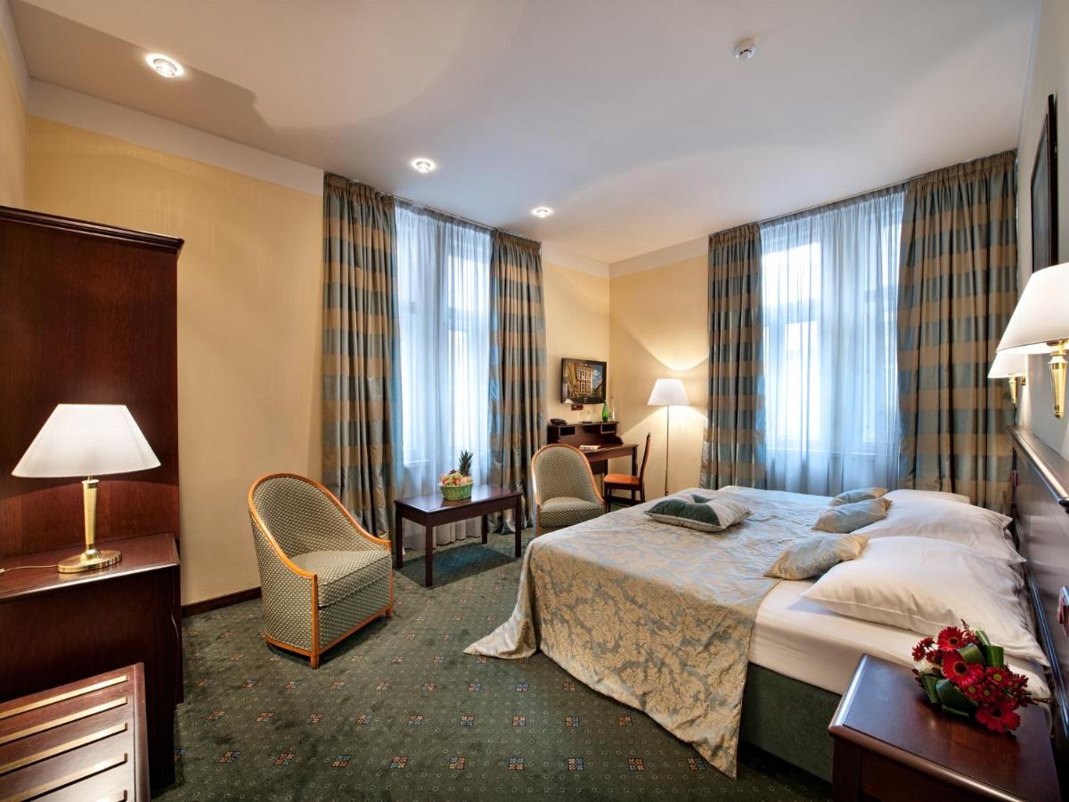 EA Hotel Downtown photo
