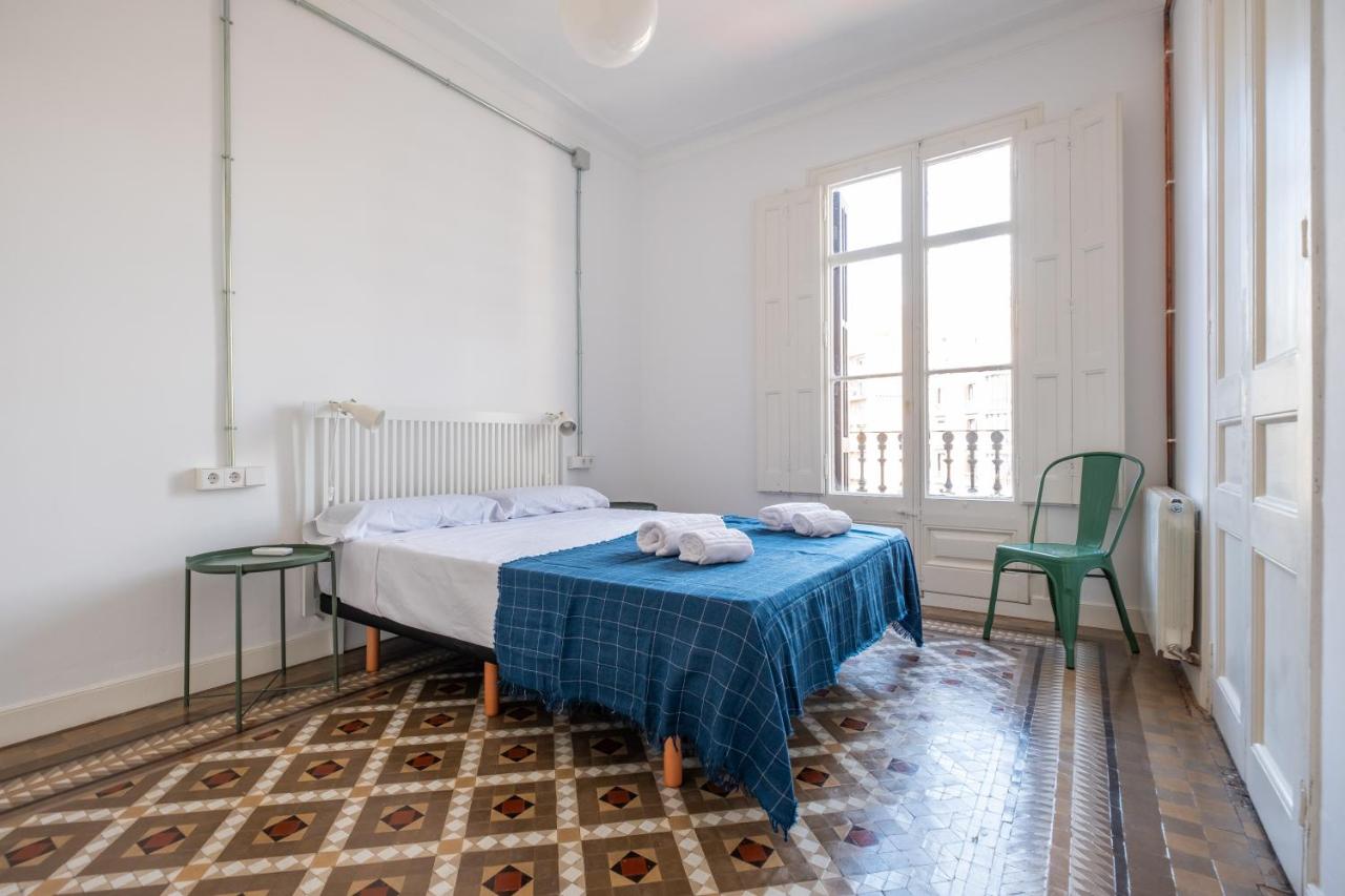 Sunny and Modernist apartment for groups in center, Barcelona ...