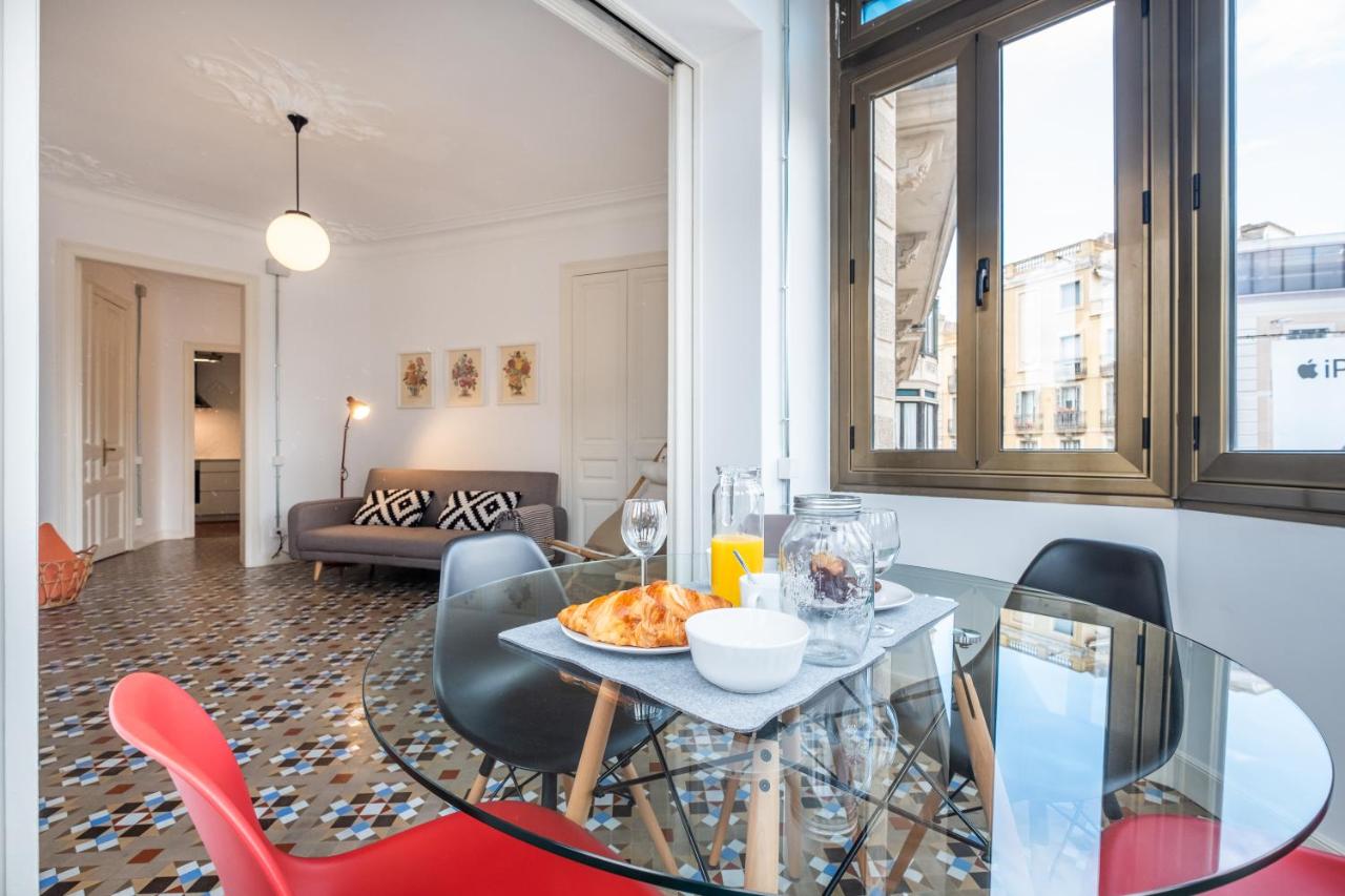 b32-Sunny and Modernist apartment for groups in center - 4