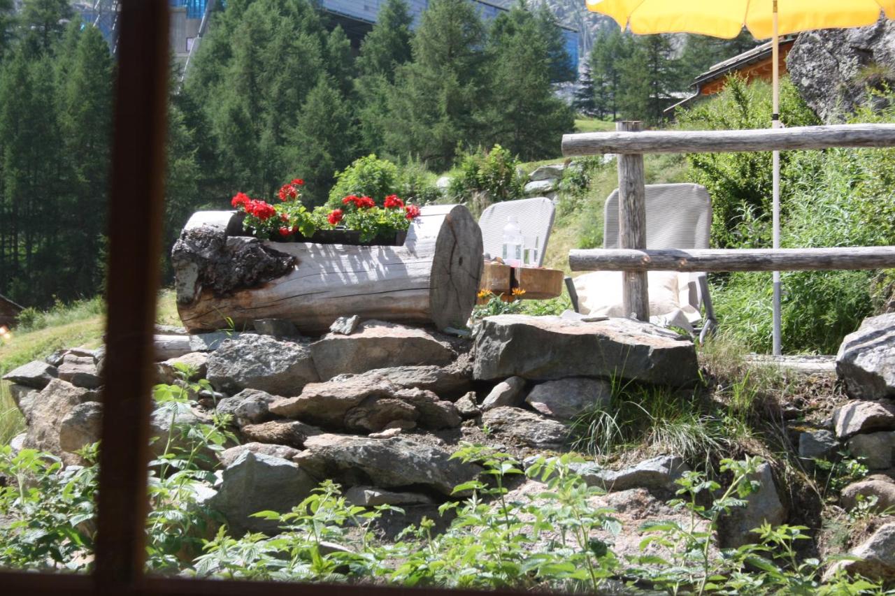 Chalet Hinter Dem Rot Stei photo