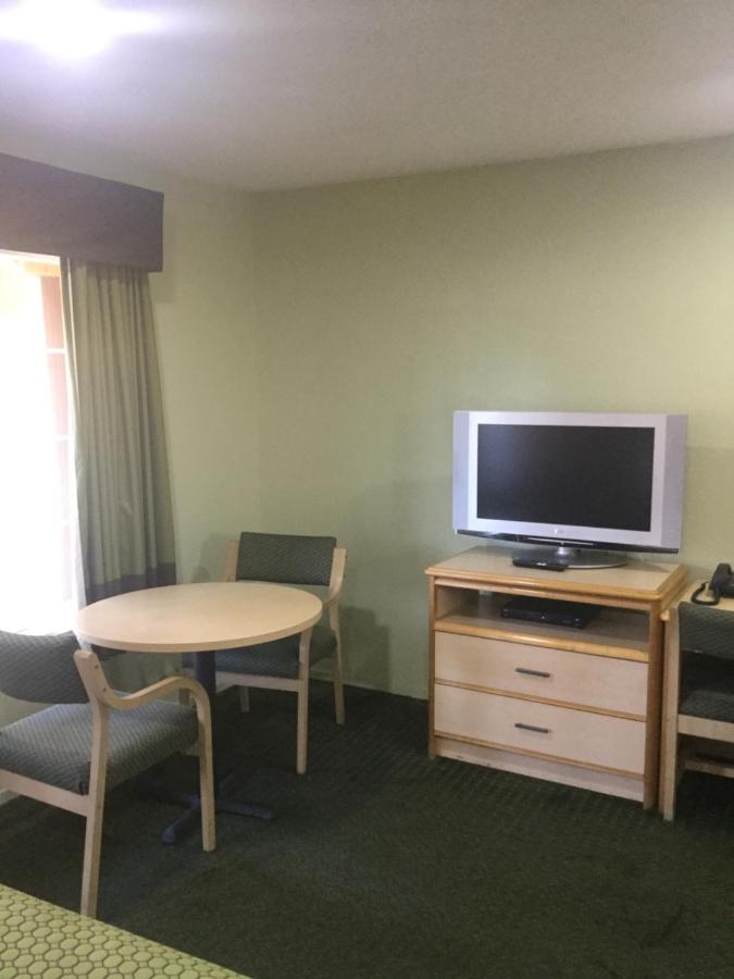 Budget Inn — photo 4