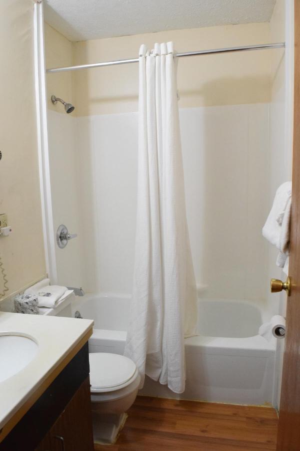 Budget Inn Ontario — photo 3