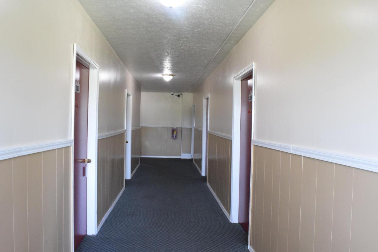 Budget Inn Ontario — photo 17