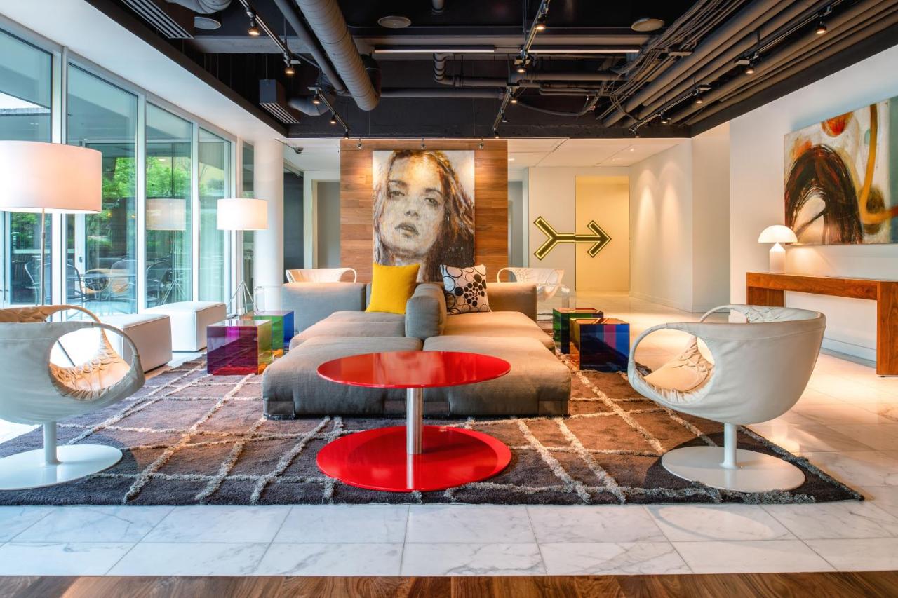 {{ hotelInfo.altText }}