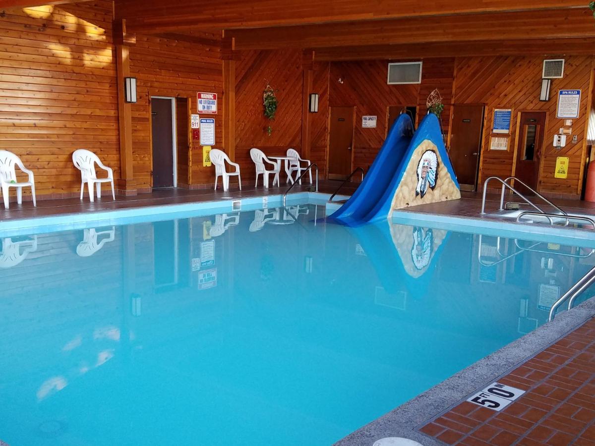 Black Hawk Motel & Suites — photo 23