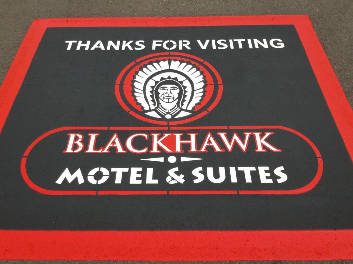 Black Hawk Motel & Suites — photo 17