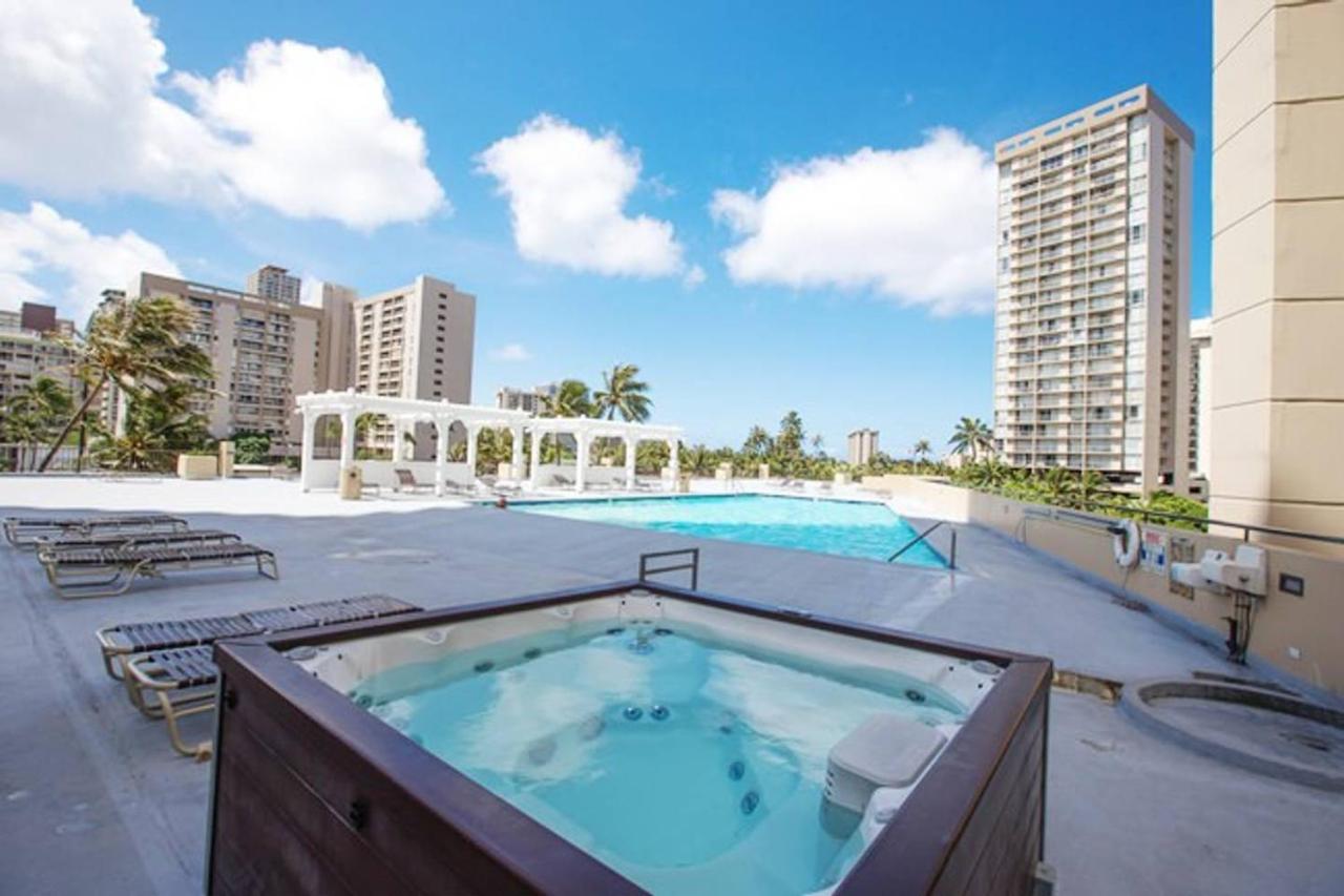 Rooftop swimming pool: Waikiki Condo High Floor Views Beaches Convention Center