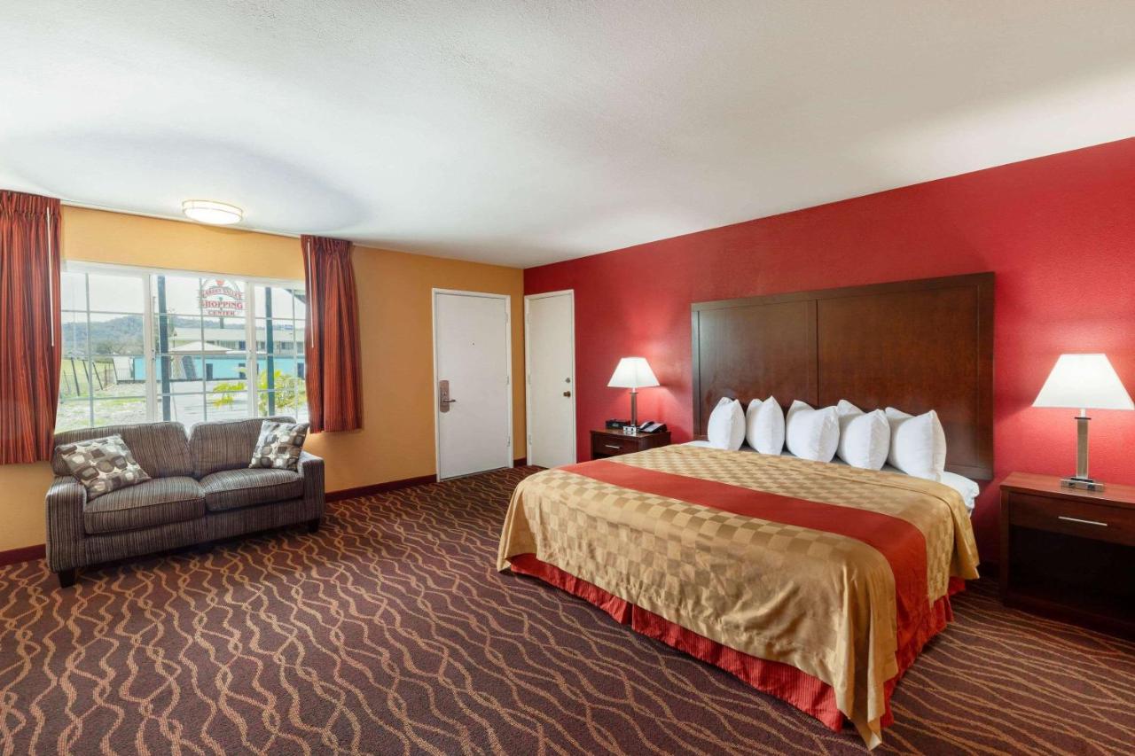 Roseburg Value Inn — photo 8