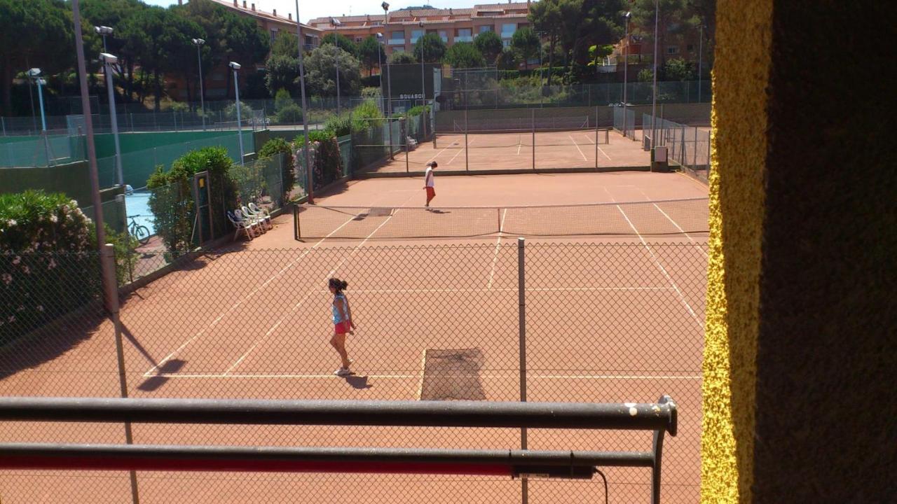 Tennis court: Aparthotel Golf Beach