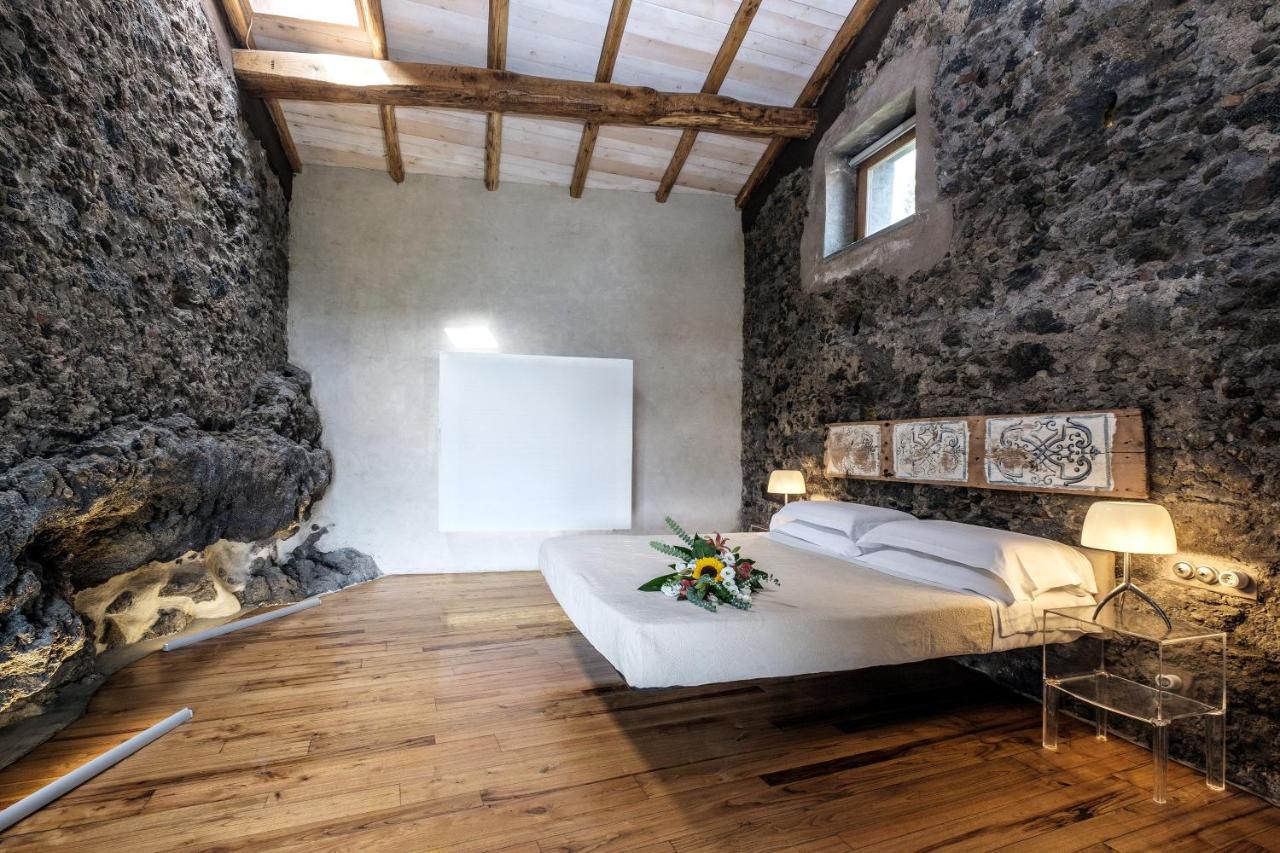 Monaci delle Terre Nere photo