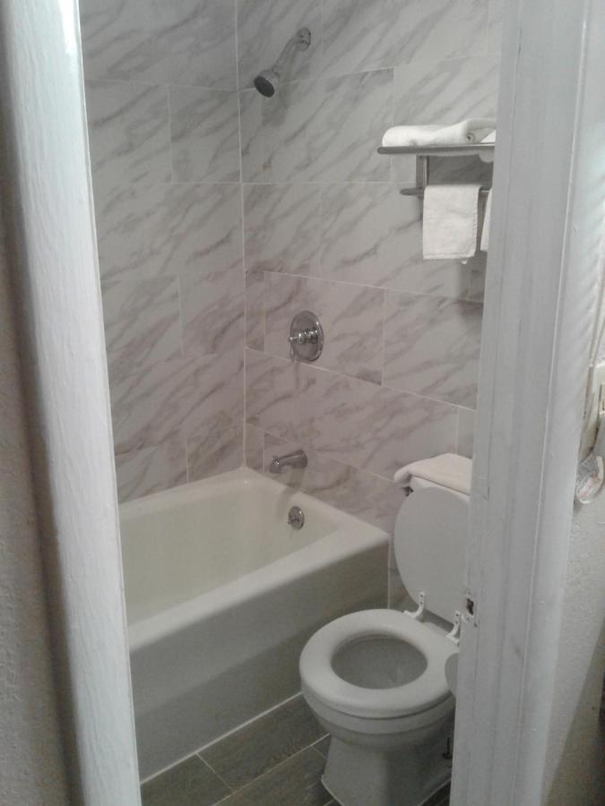 Budget Inn — photo 14