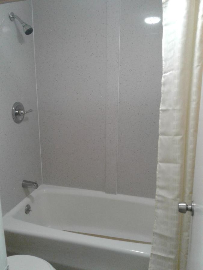 Budget Inn — photo 16