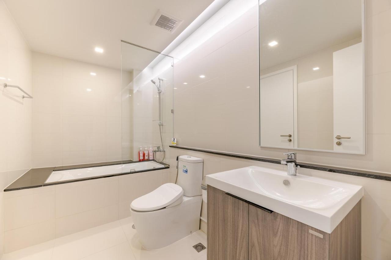 Sukhumvit Asok Modern Suite - 3