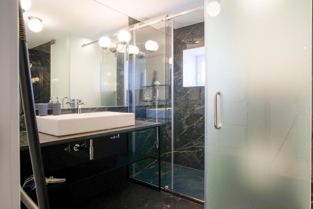 Bright And Sunny Apartment - 3