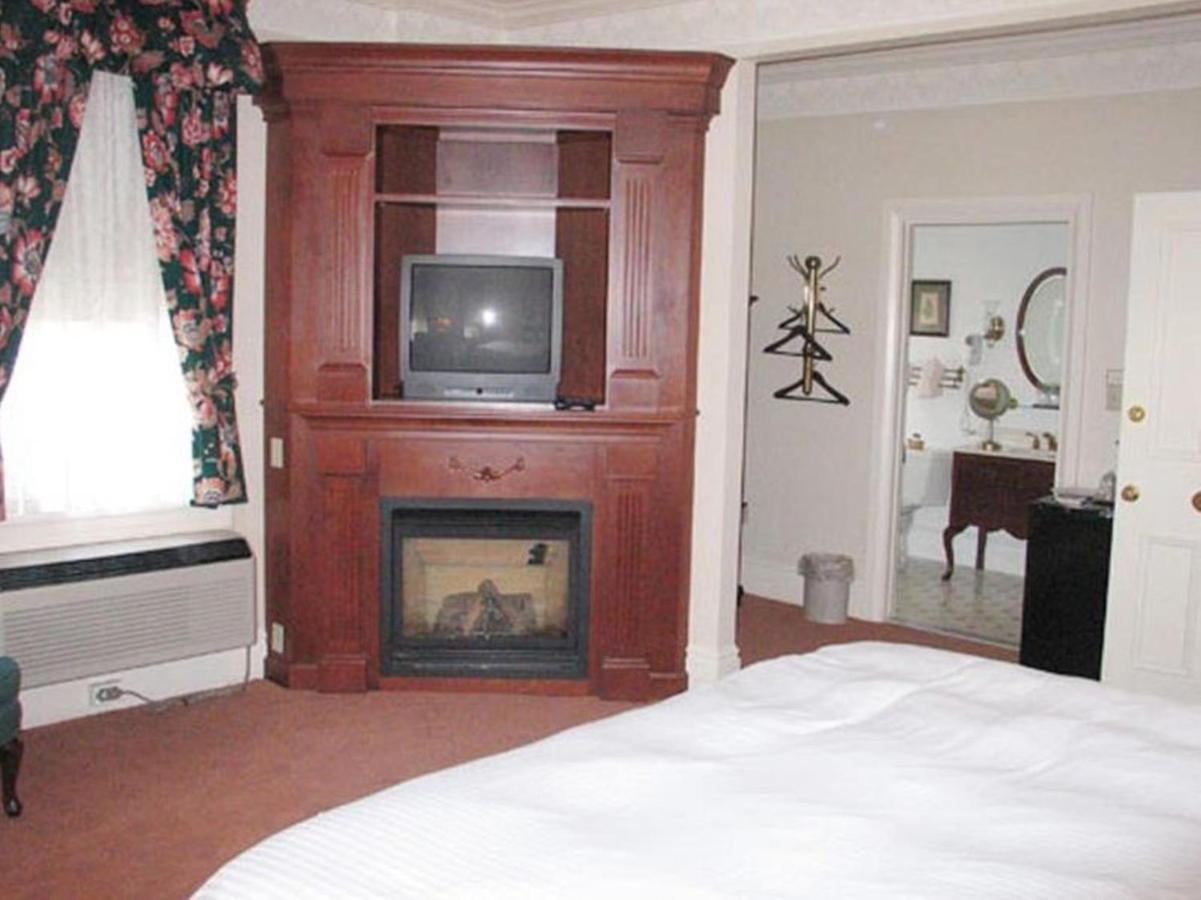 Bird-in-Hand Village Inn & Suites — photo 22