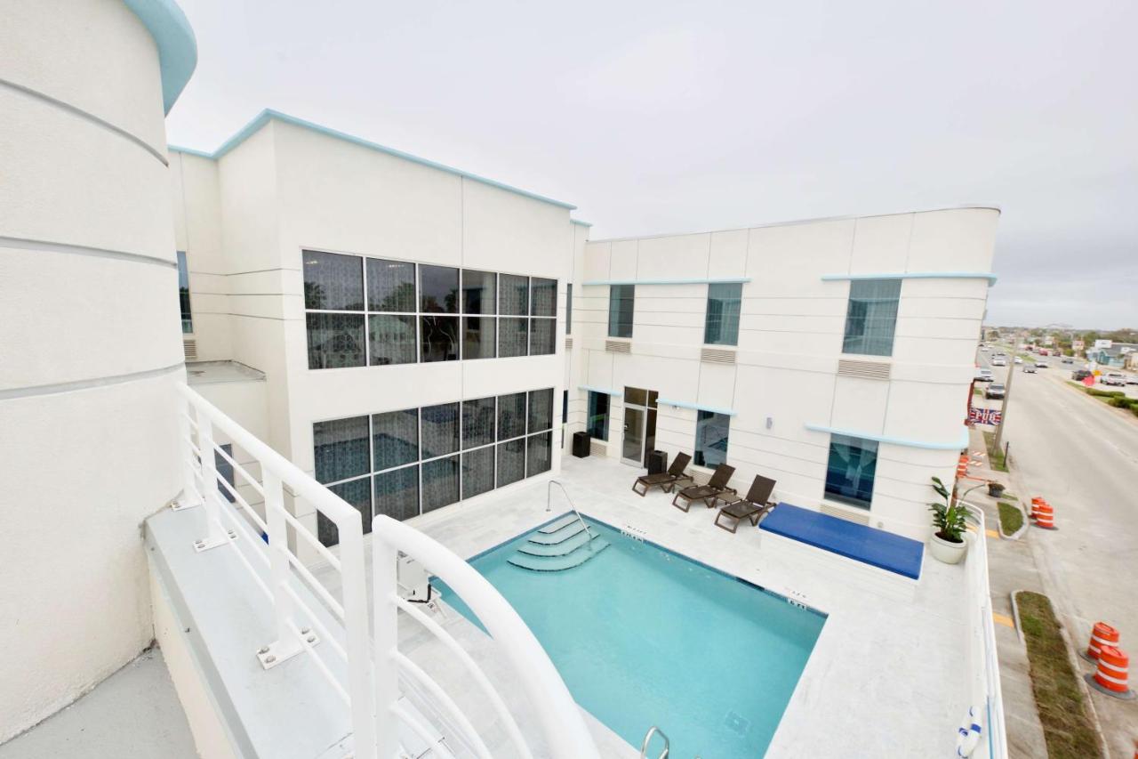 Rooftop swimming pool: voco St Augustine Historic Area, an IHG Hotel