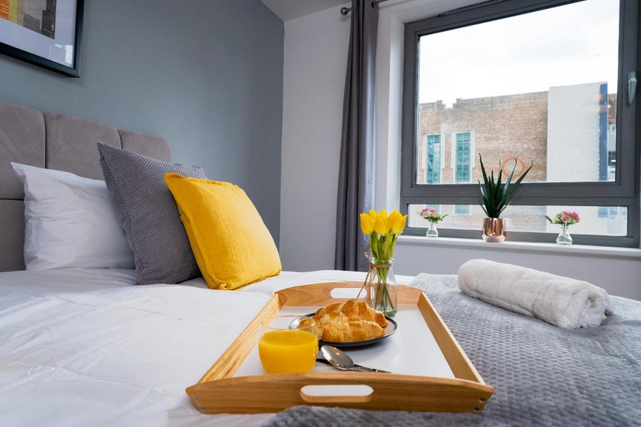 Ashleigh two bed apartment in the heart of watford photo