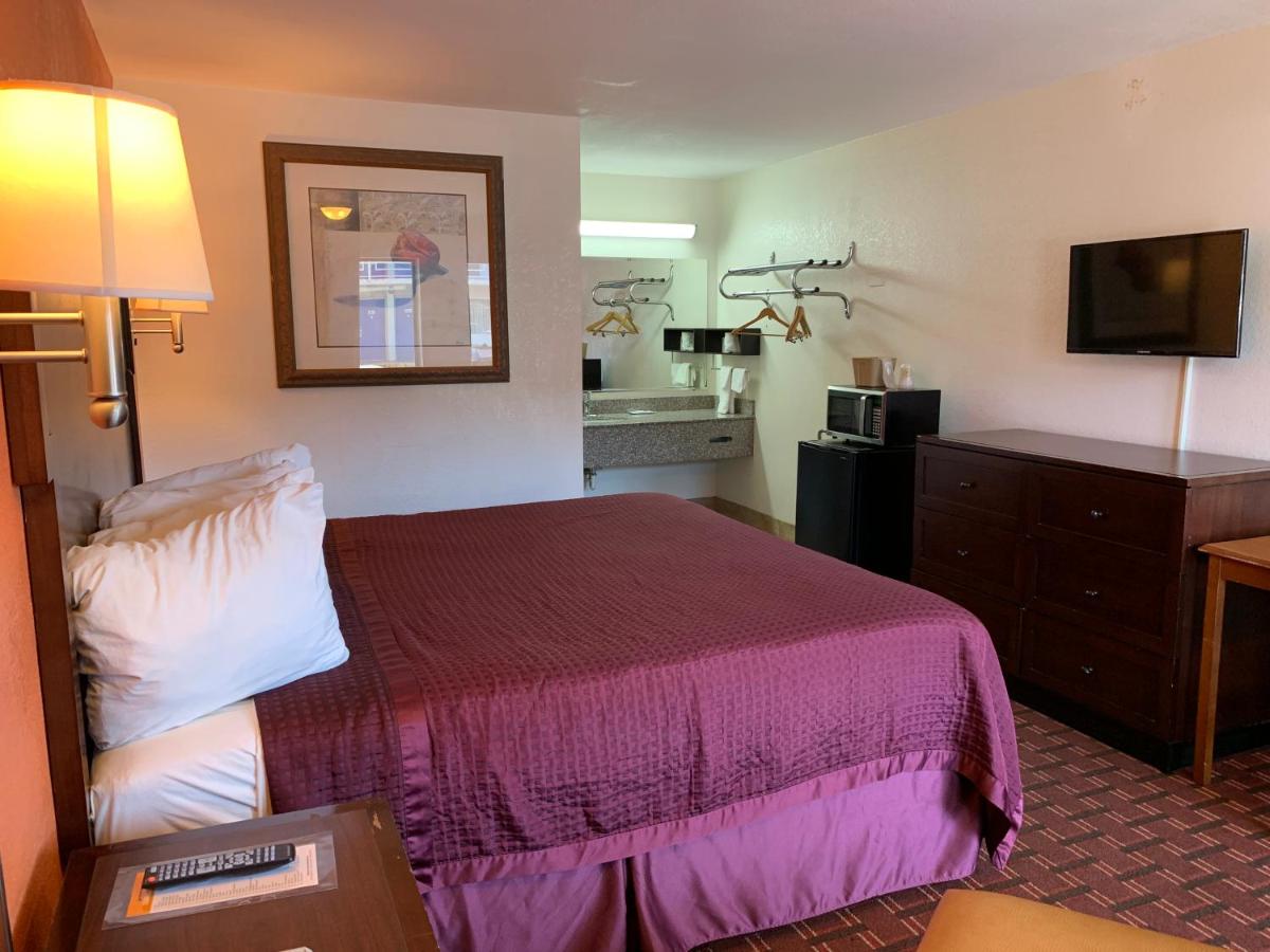 Royal Regency Inn — photo 9