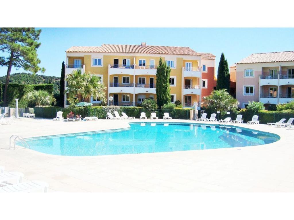 Heated swimming pool: Appartement Les Issambres