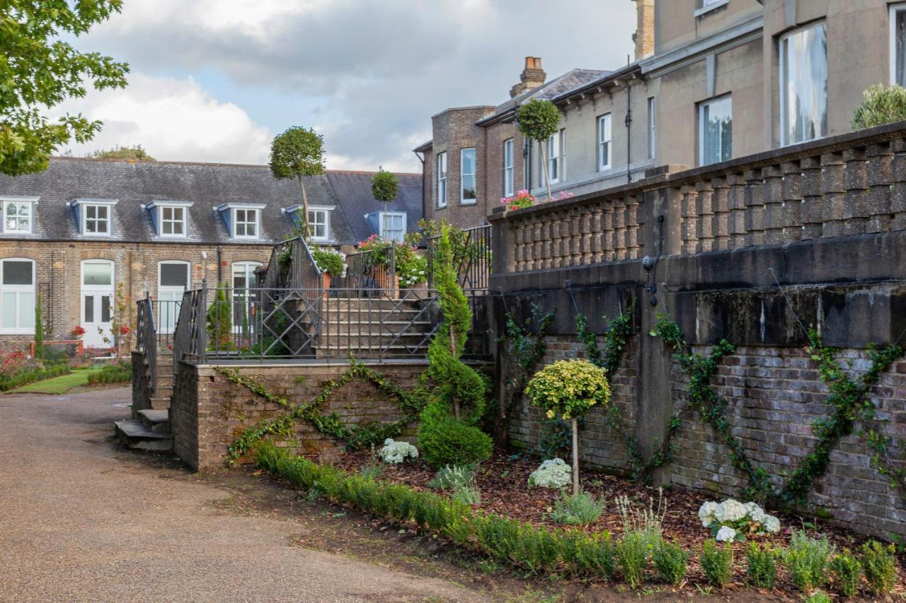 Oatlands Park Hotel photo