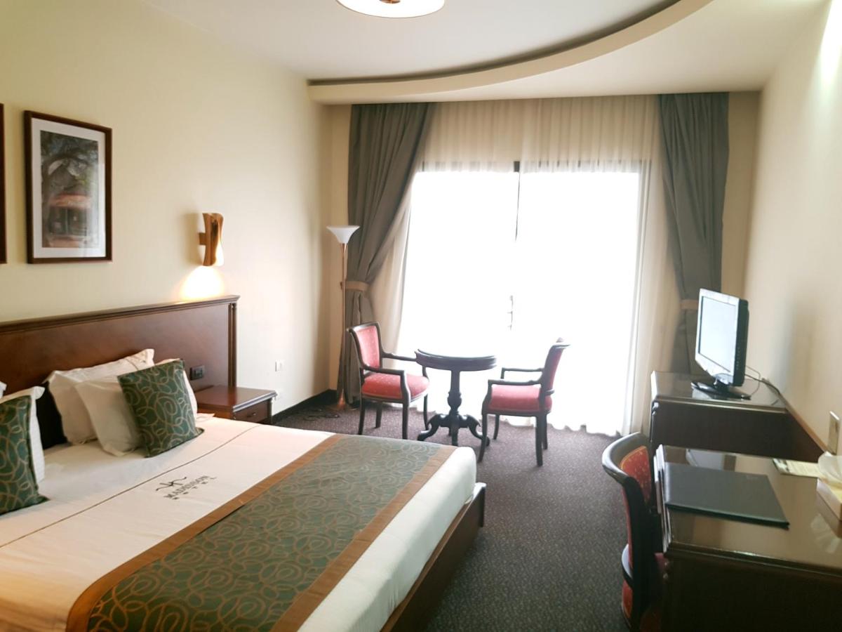 Madisson Hotel photo